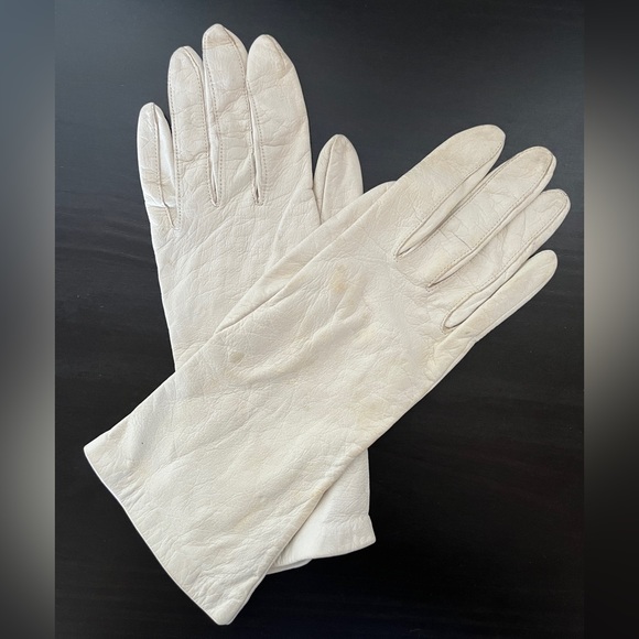 Vintage 1960’s White Gloves - Picture 1 of 5
